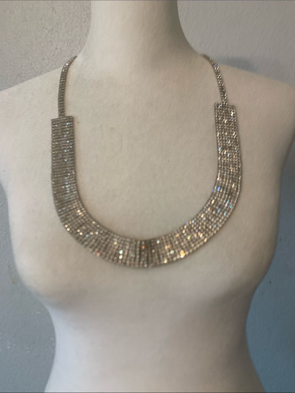 Rhinestone Statement Collar Necklace in Sparkling Silver